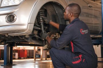 Amortisseurs et suspension au Sénégal : signes d&rsquo;usure, coûts et conseils pour des routes difficiles